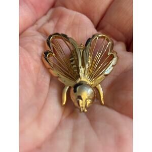 Vintage Gold Tone Fly Brooch Openwork Wings Figural Pin
